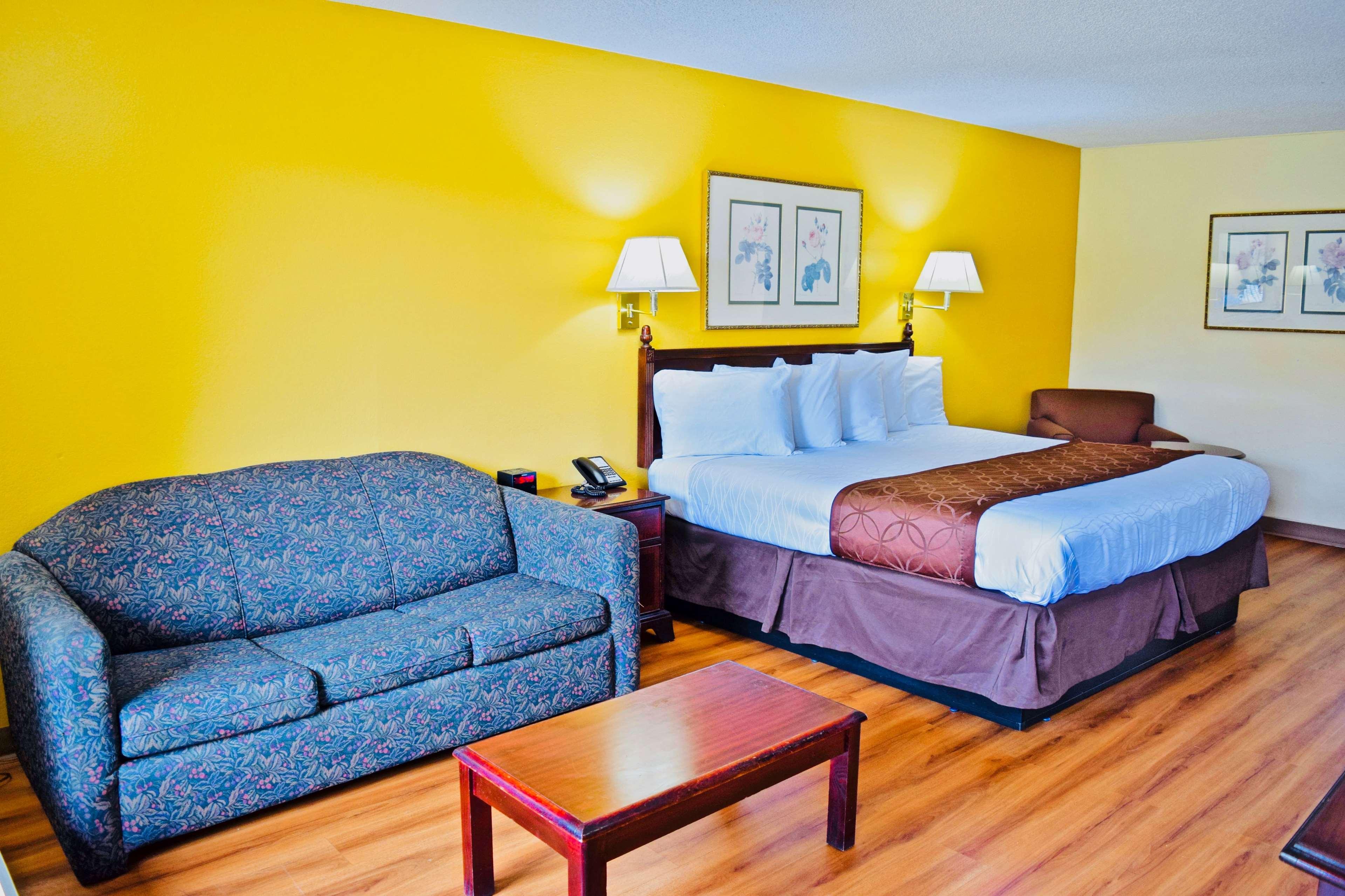 Days Inn By Wyndham Burleson Ft. Worth Esterno foto