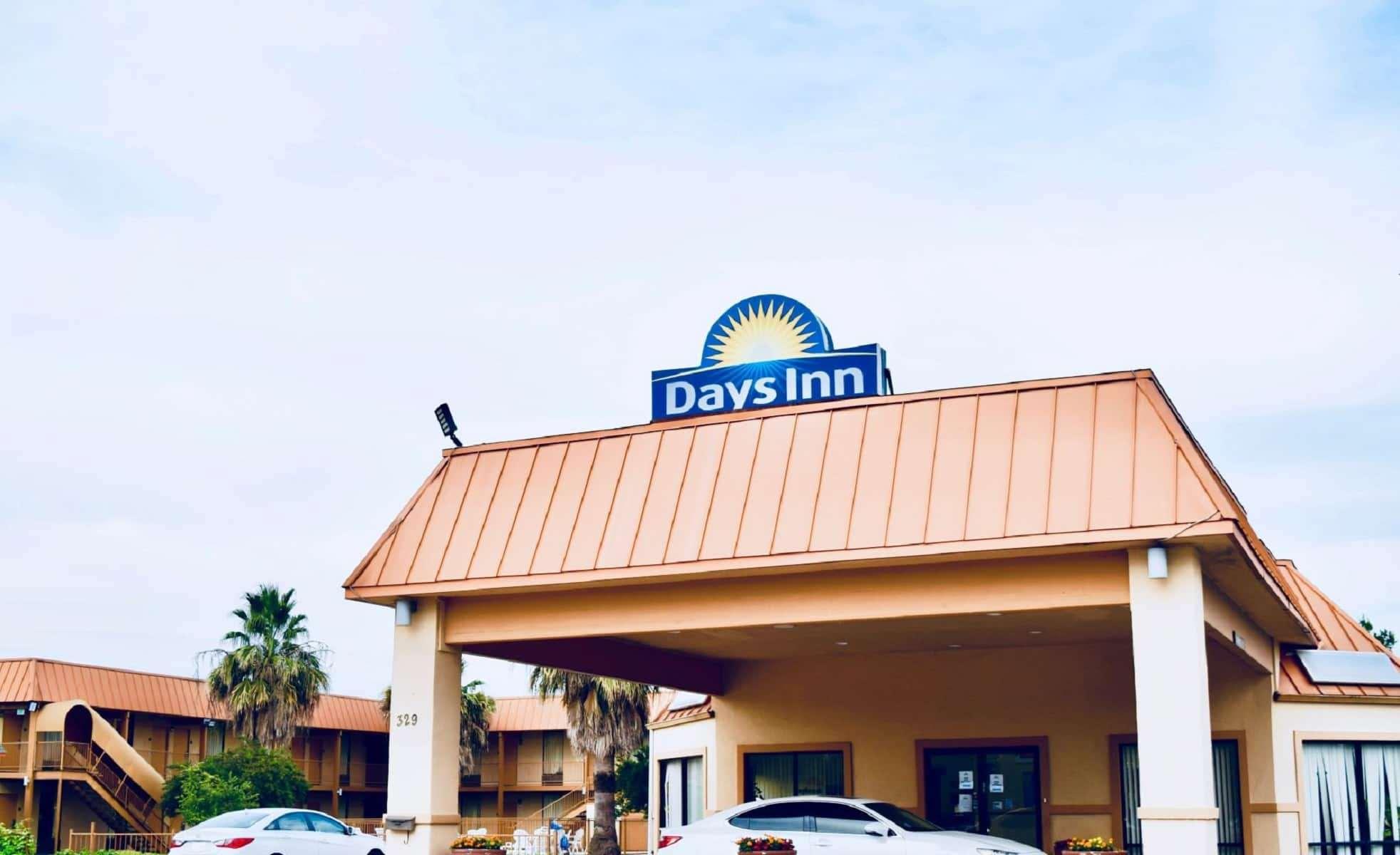 Days Inn By Wyndham Burleson Ft. Worth Esterno foto