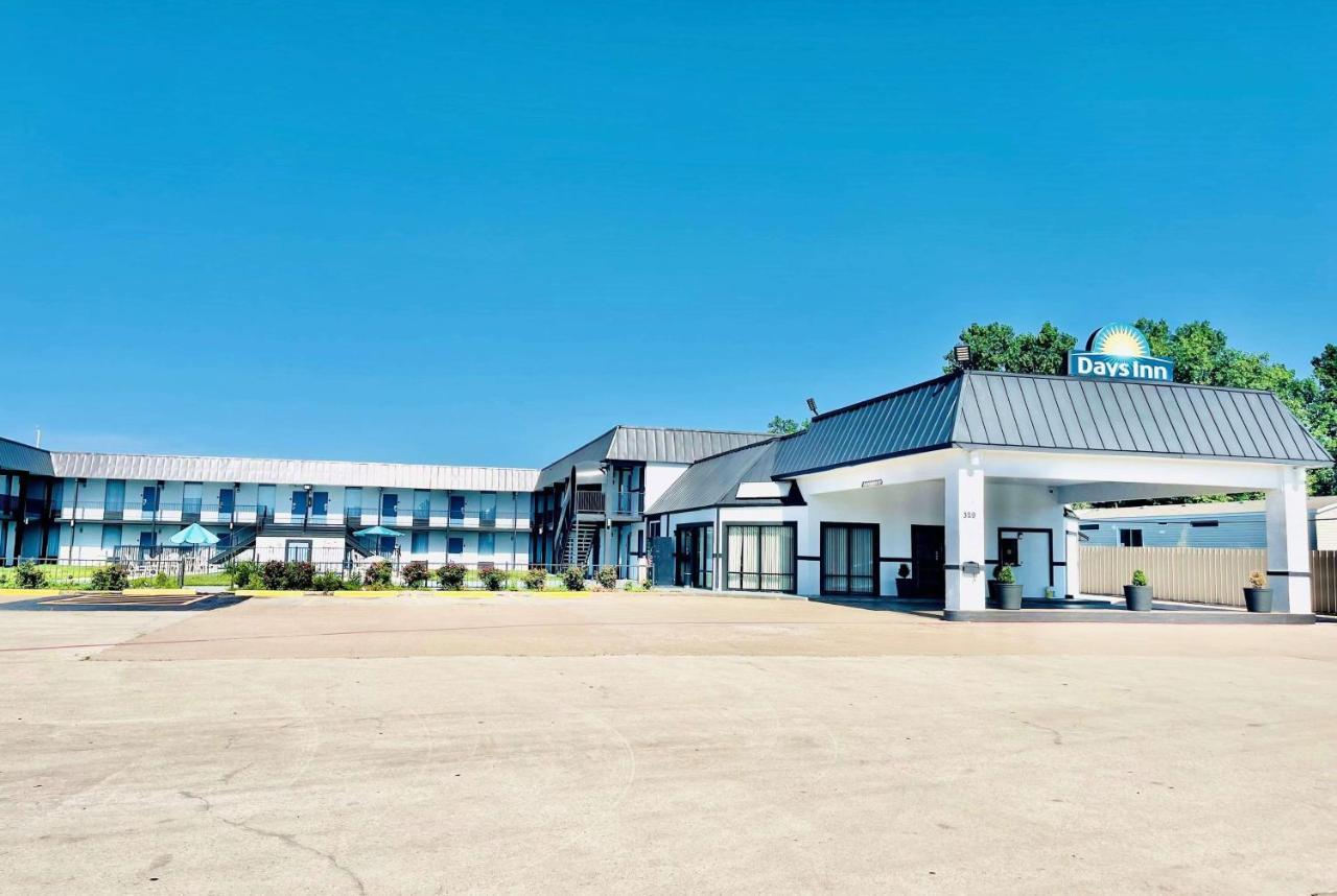 Days Inn By Wyndham Burleson Ft. Worth Esterno foto