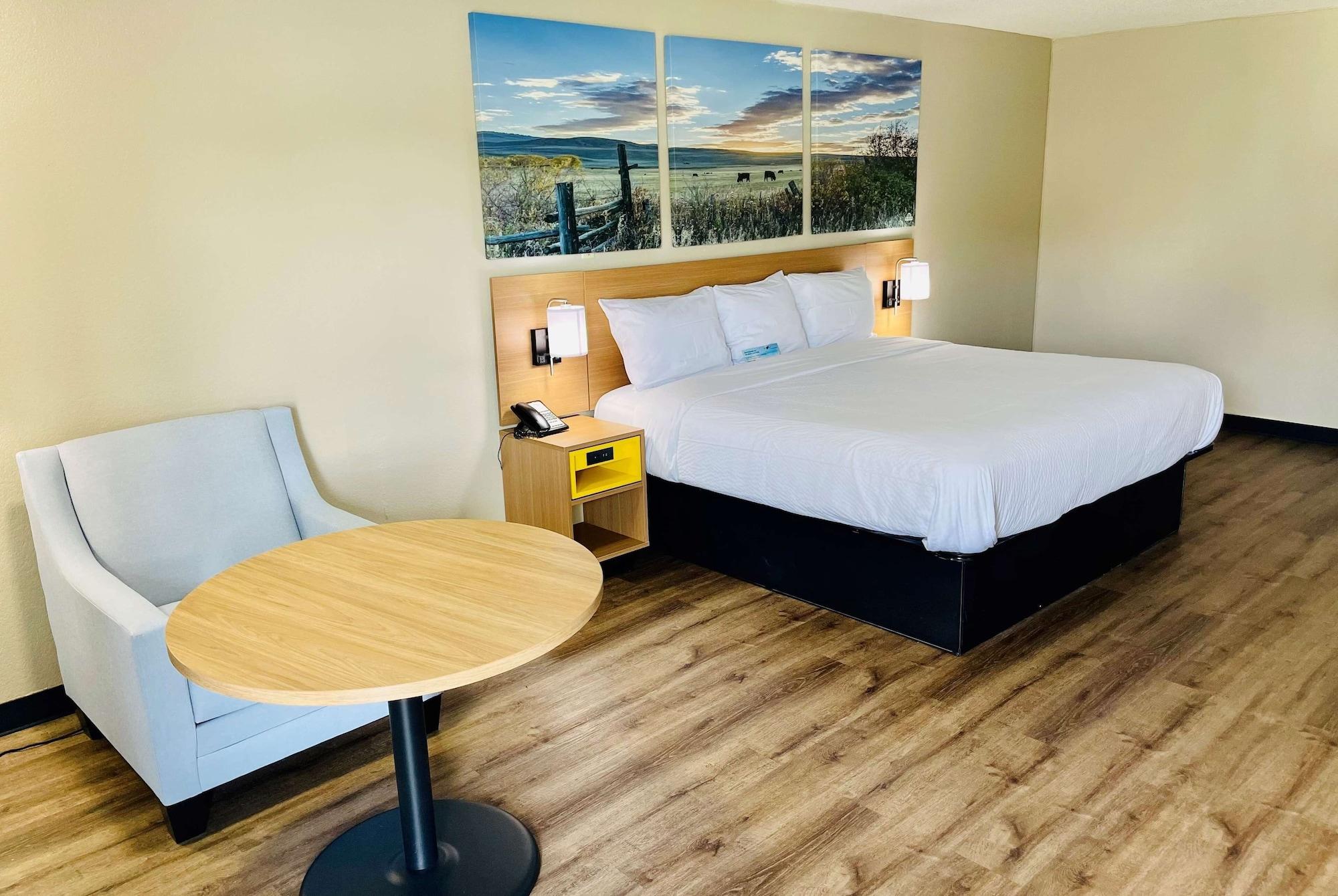 Days Inn By Wyndham Burleson Ft. Worth Esterno foto